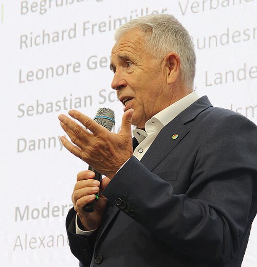 Richard Freimüller, Präsident des Verbands Wärmepumpe Austria, erläutert beim bösch Branchentalk zentrale Eckpunkte und Neuerungen rund um Wärmepumpen.