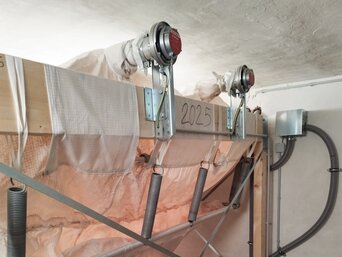 Sacksilo zur Lagerung von Pellets mit Befüllsystem im Keller