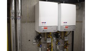 Zwei Gas-Brennwert-Heizzentralen à 65 kW zur Spitzenlastabdeckung. | © bösch - heizung, klima, lüftung