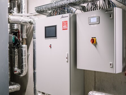 Regelungstechnik von bösch zur bedarfsgerechten Steuerung von Lüftungs- und Kälteanlagen für maximalen Komfort und minimalen Energieverbrauch. | © what if media