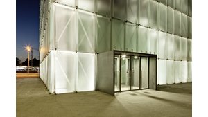 Das vom Schweizer Architekt Peter Zumthor geplante Kunsthaus Bregenz präsentiert laufend wechselnde Ausstellungen zeitgenössischer Kunst | © Kunsthaus Bregenz, Foto: Matthias Weissengruber