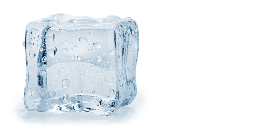 Eiswürfel mit tropfendem Wasser in einem freigestellten transparenten Bild 